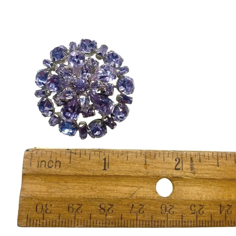 SHERMAN VINTAGE PURPLE LAVENDER RHINESTONE WREATH BROOCH SILVER‎ TONE FLORAL PIN